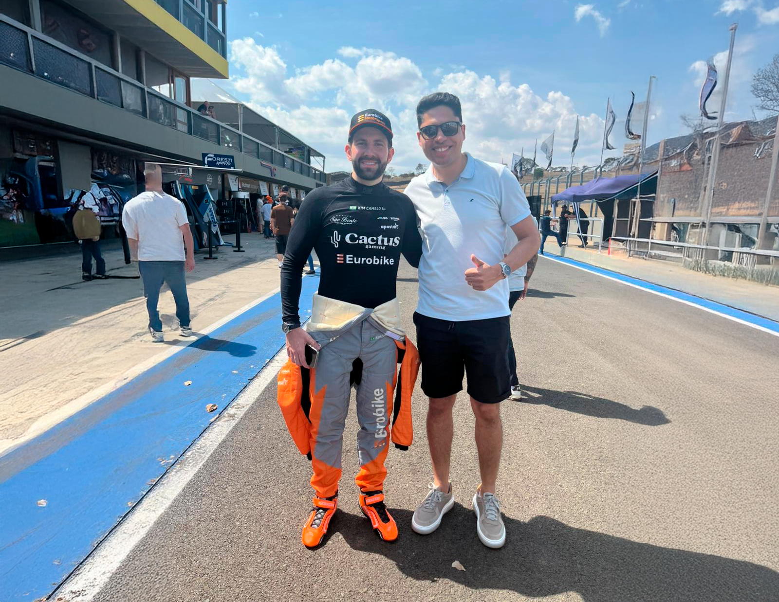 Experiência-em-alta-velocidade-Cactus-Gaming-proporciona-momento-imersivo-para-clientes-no-automobilismo-copiar